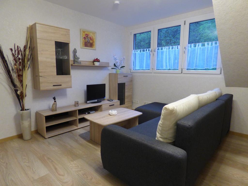 Wald Villa Uessbach Alf Bilik gambar