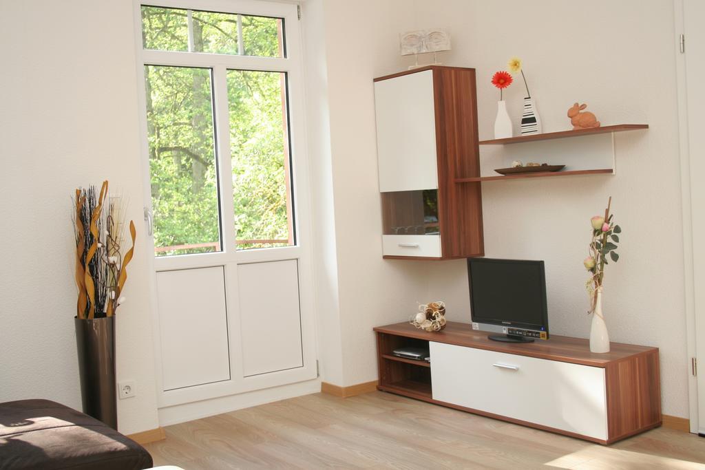 Wald Villa Uessbach Alf Bilik gambar