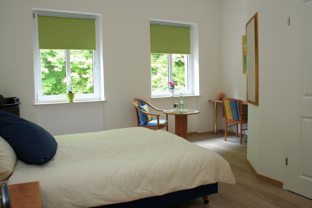 Wald Villa Uessbach Alf Bilik gambar